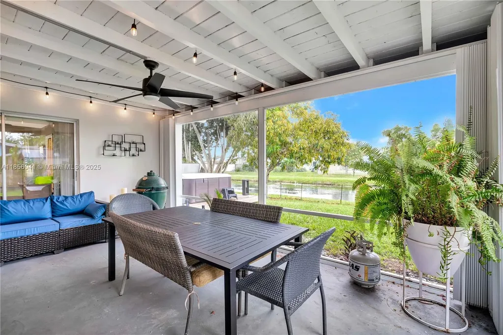 553 Riverside Drive Palm Beach Gardens FL 33410