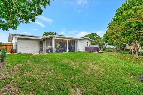 553 Riverside Drive Palm Beach Gardens FL 33410