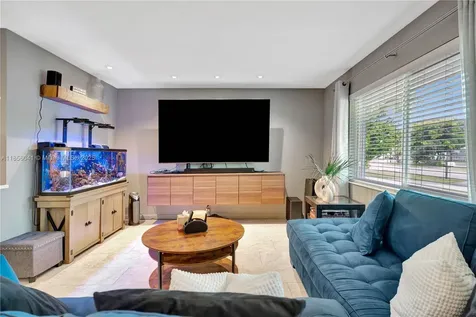 553 Riverside Drive Palm Beach Gardens FL 33410