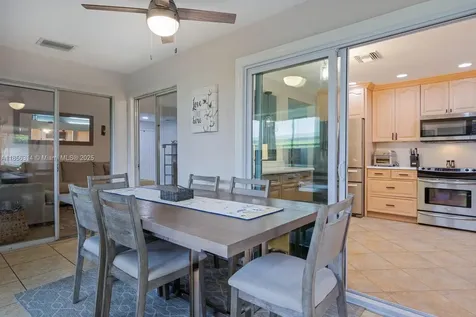 715 SE 22nd Lane Homestead FL 33033