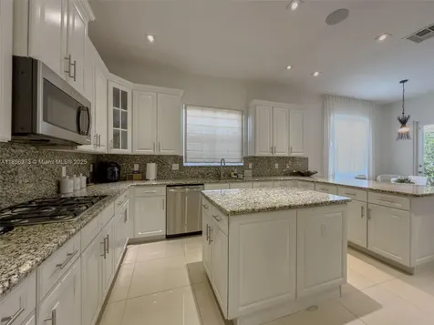 9709 Blue Isle Bay Parkland FL 33076