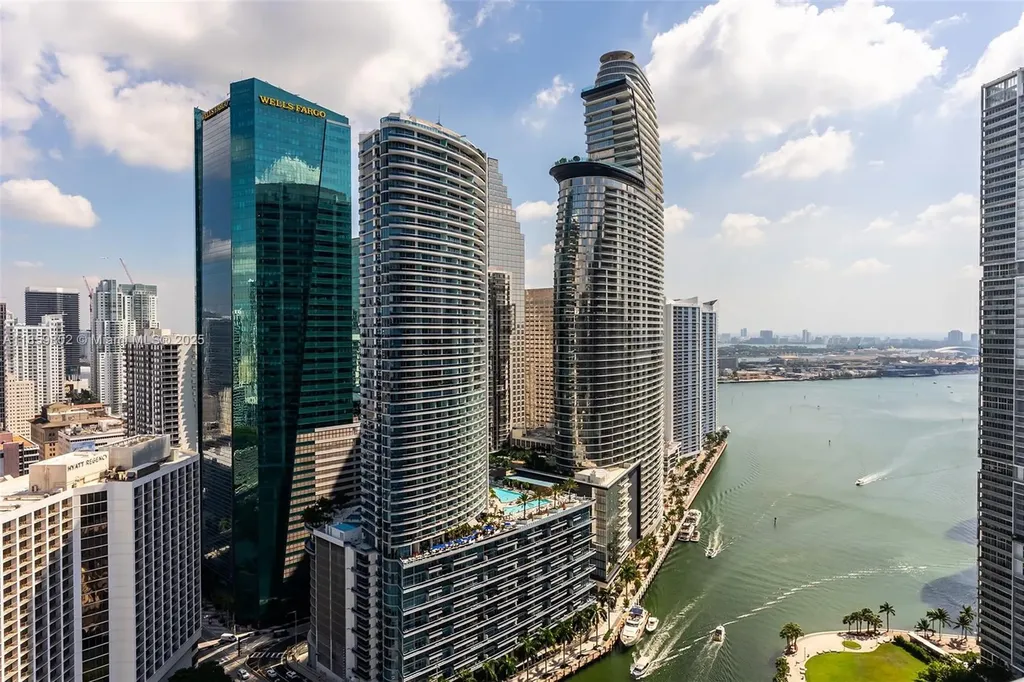 77 SE 5th Street Miami FL 33131