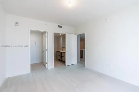 77 SE 5th Street Miami FL 33131