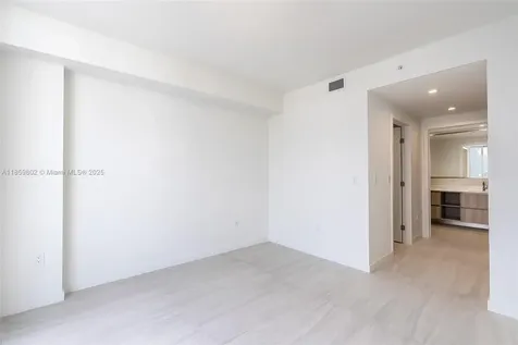 77 SE 5th Street Miami FL 33131