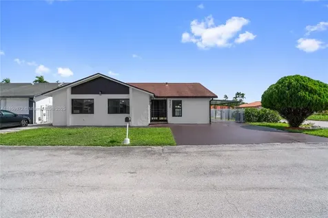 9837 SW 7th Street Miami FL 33174