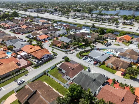 9837 SW 7th Street Miami FL 33174