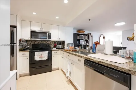 1621 Collins Avenue Miami Beach FL 33139