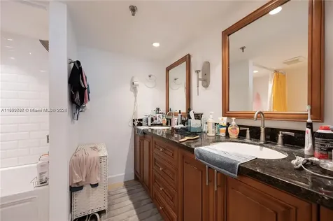 1621 Collins Avenue Miami Beach FL 33139