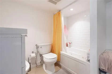1621 Collins Avenue Miami Beach FL 33139
