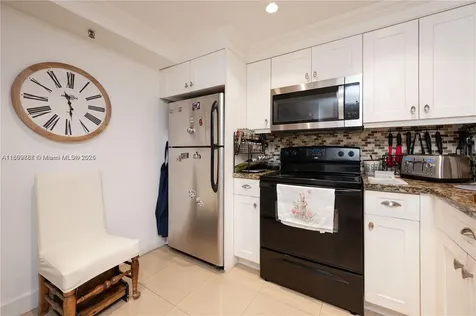 1621 Collins Avenue Miami Beach FL 33139