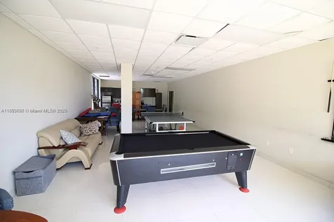 1621 Collins Avenue Miami Beach FL 33139