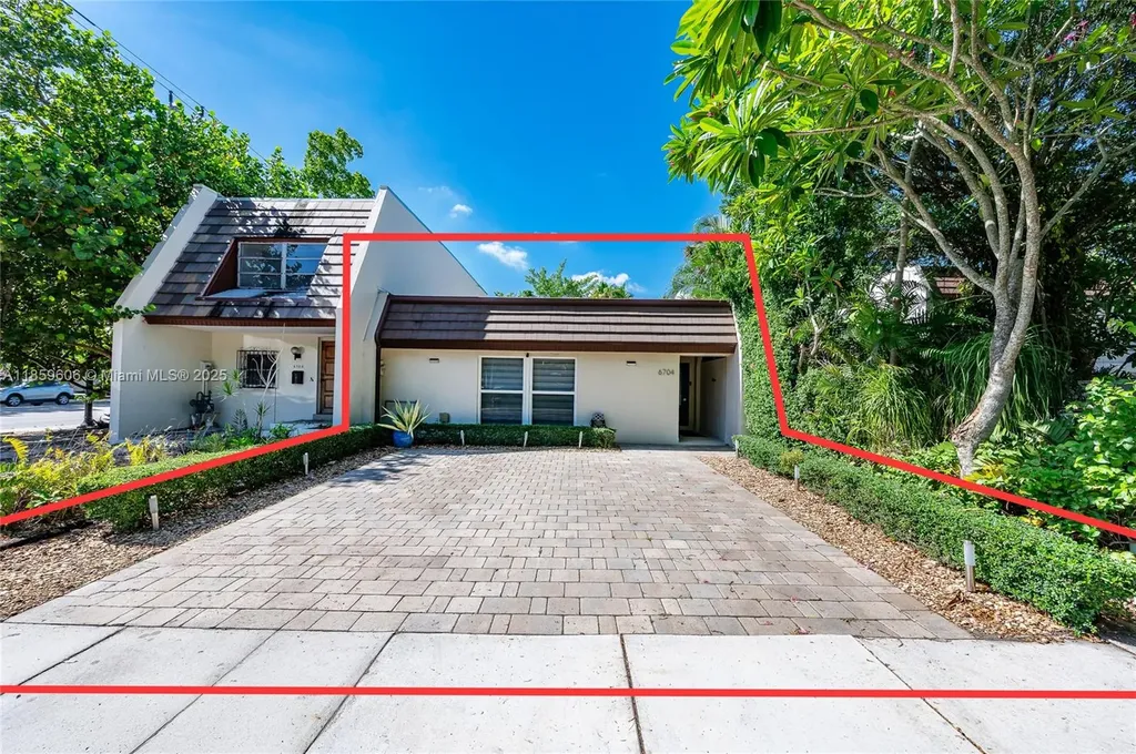 6704 Crooked Palm Terrace Miami Lakes FL 33014