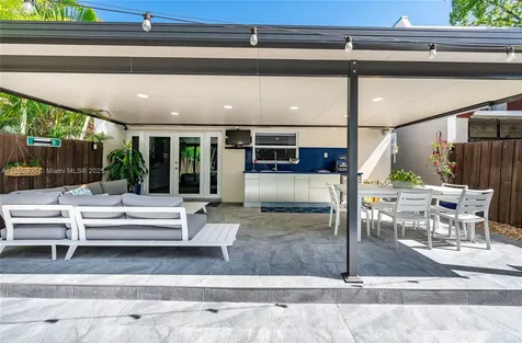 6704 Crooked Palm Terrace Miami Lakes FL 33014