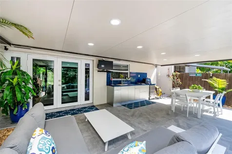 6704 Crooked Palm Terrace Miami Lakes FL 33014