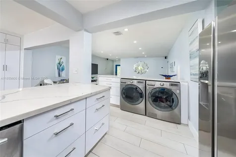 6704 Crooked Palm Terrace Miami Lakes FL 33014