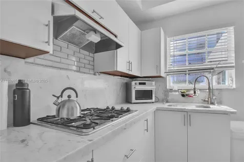 830 10th Street Miami Beach FL 33139