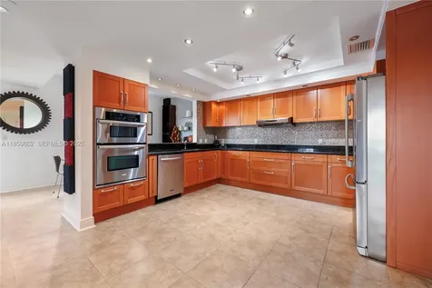 110 Hendricks Isle Fort Lauderdale FL 33301