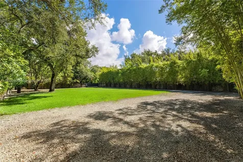 3887 Little Avenue Miami FL 33133
