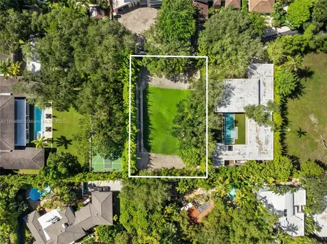 3887 Little Avenue Miami FL 33133