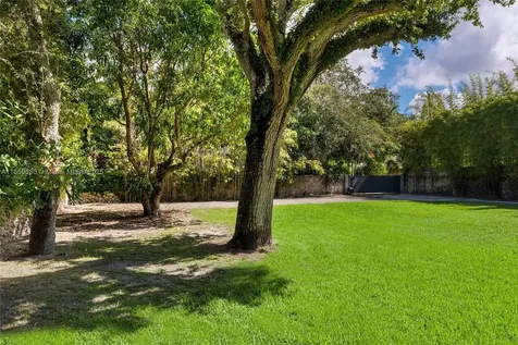 3887 Little Avenue Miami FL 33133