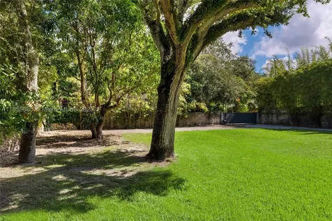 3887 Little Avenue Miami FL 33133
