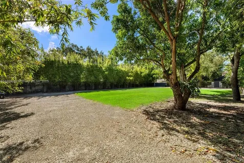 3887 Little Avenue Miami FL 33133