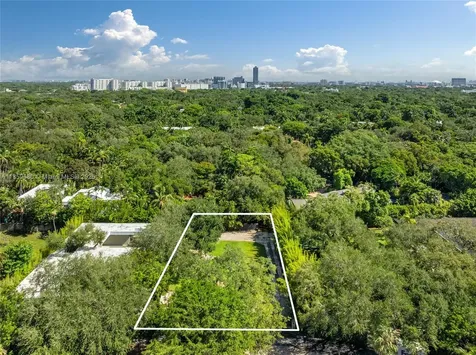 3887 Little Avenue Miami FL 33133