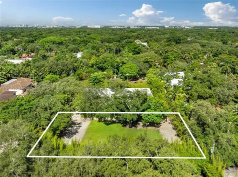 3887 Little Avenue Miami FL 33133