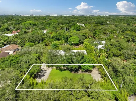 3887 Little Avenue Miami FL 33133