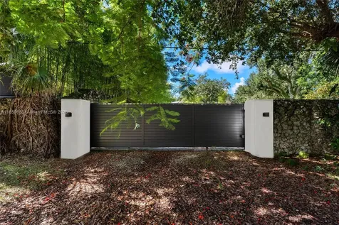 3887 Little Avenue Miami FL 33133