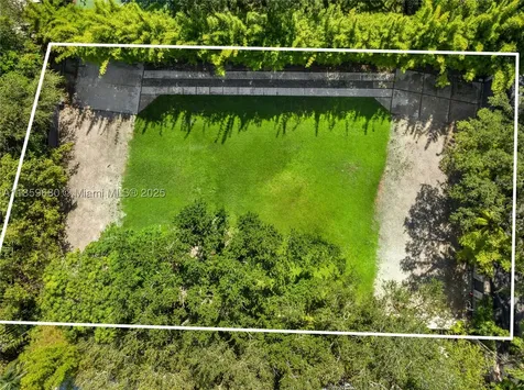 3887 Little Avenue Miami FL 33133