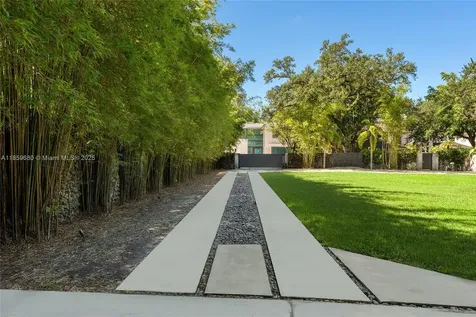 3887 Little Avenue Miami FL 33133