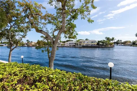 3887 Little Avenue Miami FL 33133