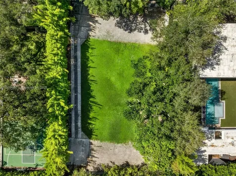3887 Little Avenue Miami FL 33133