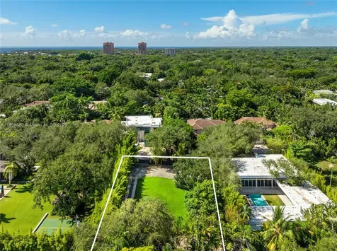 3887 Little Avenue Miami FL 33133