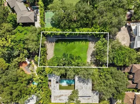 3887 Little Avenue Miami FL 33133