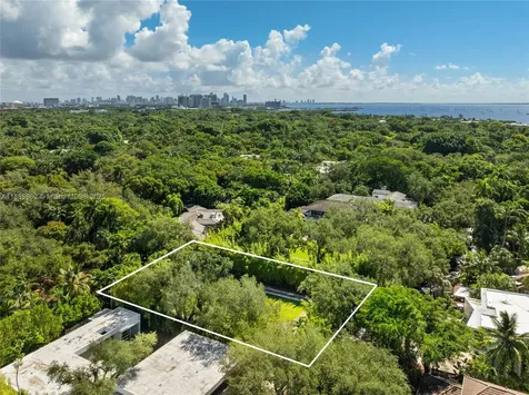 3887 Little Avenue Miami FL 33133