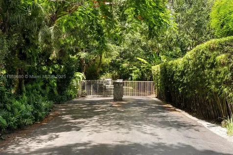 3887 Little Avenue Miami FL 33133