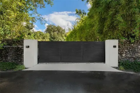 3887 Little Avenue Miami FL 33133