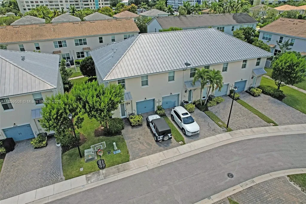 4046 Long Leaf Lane Hollywood FL 33021