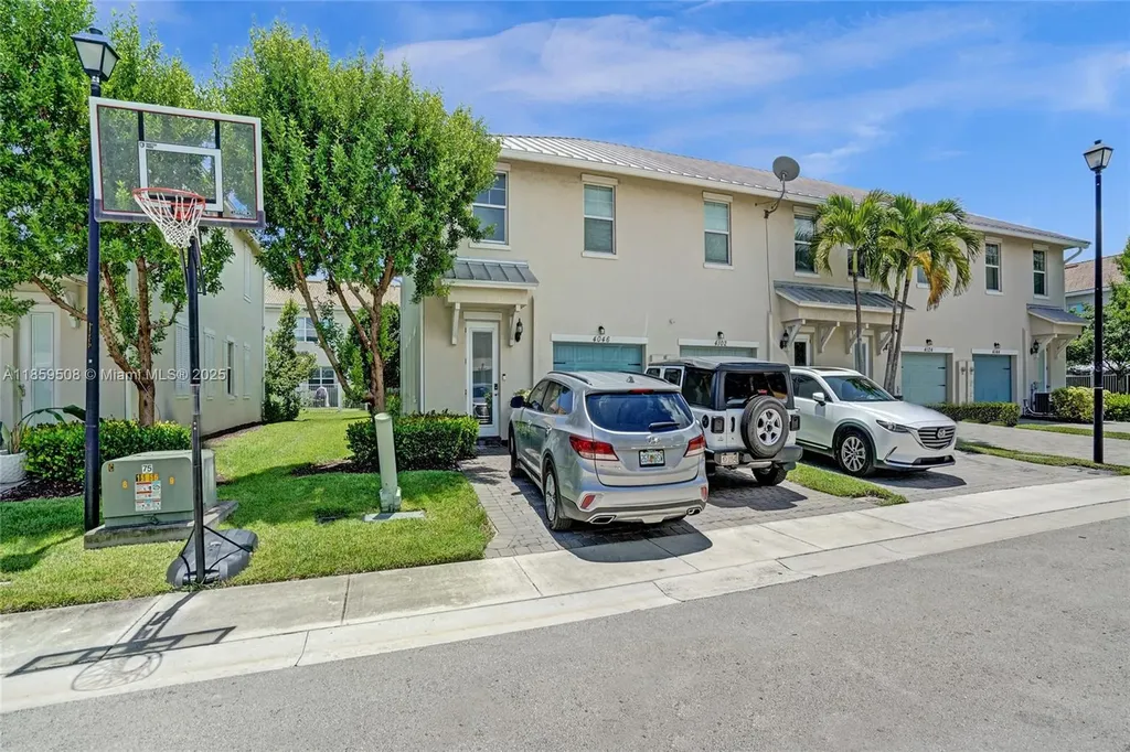 4046 Long Leaf Lane Hollywood FL 33021