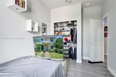 4046 Long Leaf Lane Hollywood FL 33021