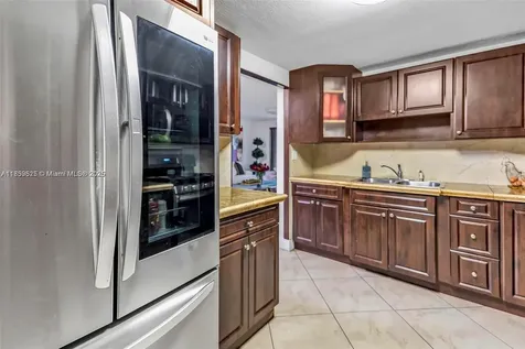 17901 NW 68th Avenue Hialeah FL 33015