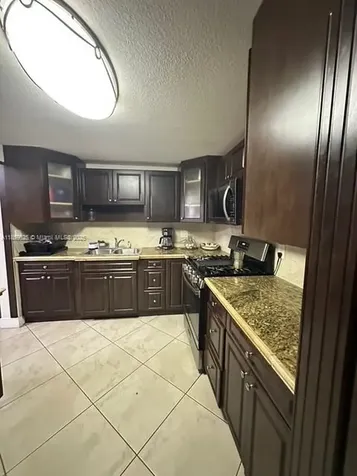 17901 NW 68th Avenue Hialeah FL 33015