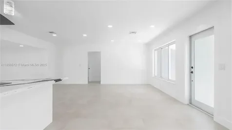 1611 NE 40th Place Oakland Park FL 33334