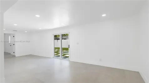 1611 NE 40th Place Oakland Park FL 33334