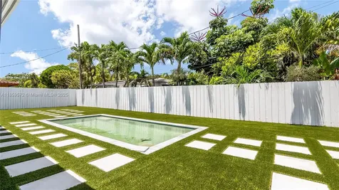 1611 NE 40th Place Oakland Park FL 33334