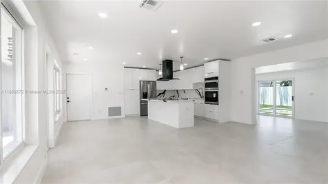 1611 NE 40th Place Oakland Park FL 33334
