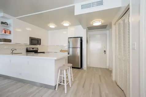 5601 Collins Avenue Miami Beach FL 33140