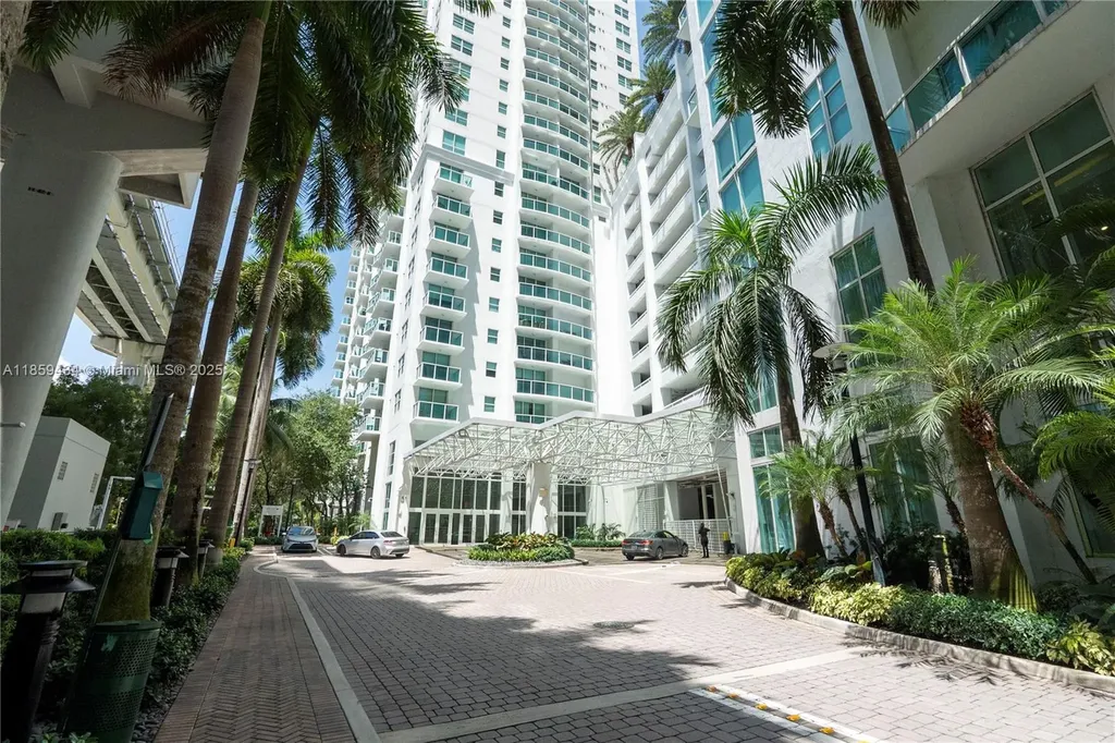 31 SE 5th Street Miami FL 33131